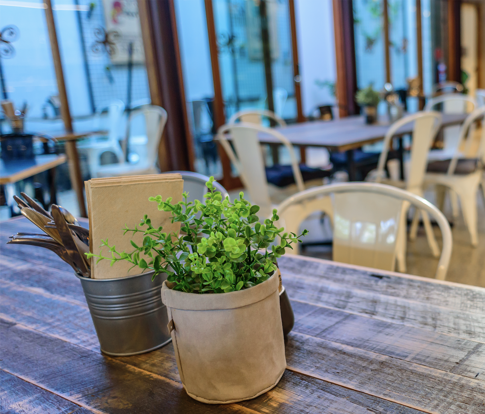 Empty Dining